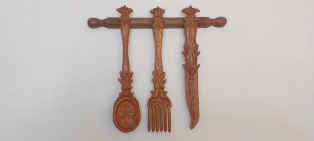 conjunto aplique garfo faca e colher entalhado encerado. 41x41x4cm - Foto 5