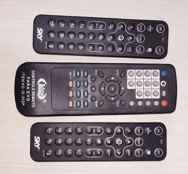 3 controles remoto venda ou troca por algo 