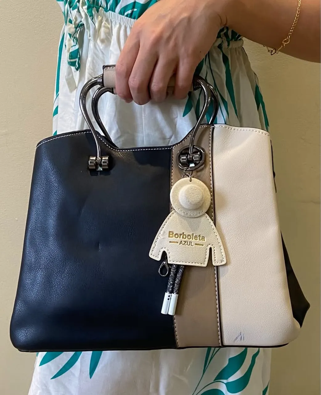 Bolsa Borboleta Azul - Elegância e Estilo!