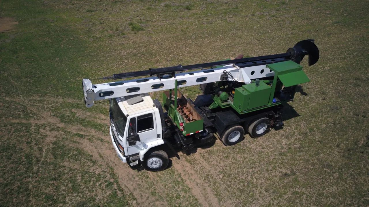 Caminhão traçado Perfuratriz  - Foto 6