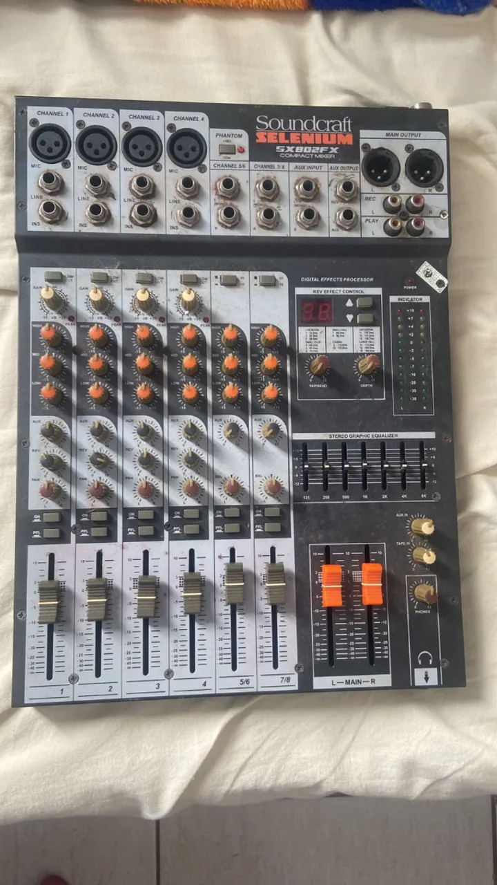 Mesa de Som SoundCraft Selenium SX802FX