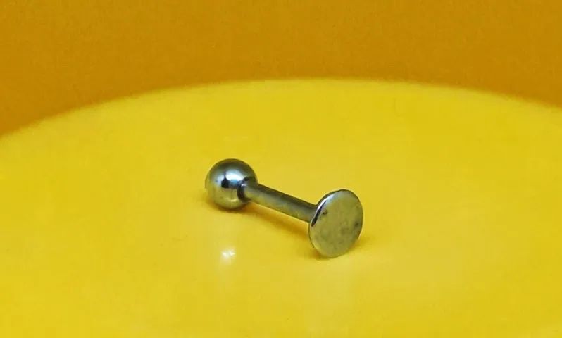 Piercing Labret para Sobrancelha - Esfera com Pedra Rosa Brilhante (Base Reta) - Foto 3