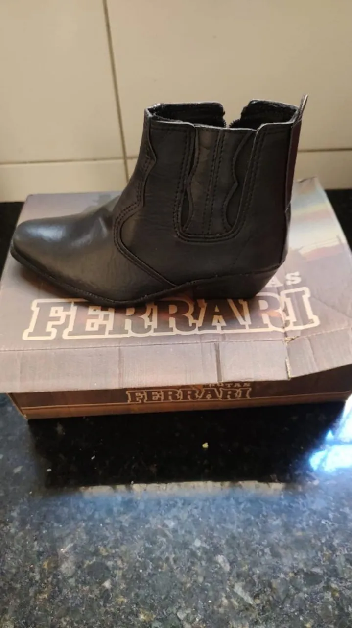 Bota Cano Curto Ferrari - Couro Legítimo