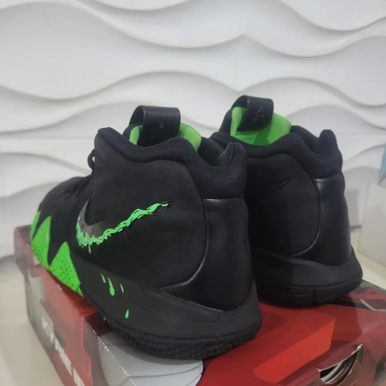 Tênis Kyrie Irving 4  halloween  - Foto 3