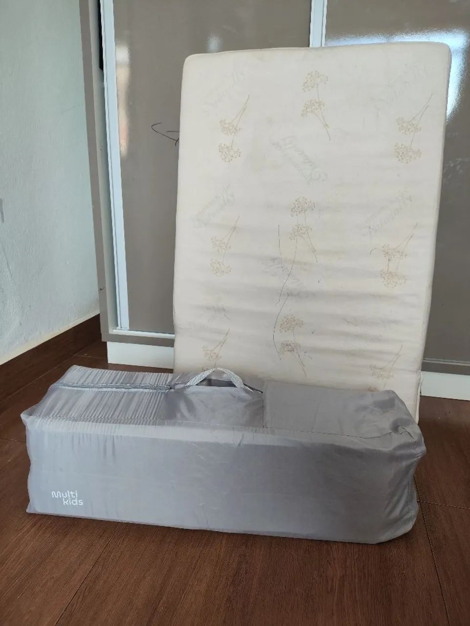 Berço/ chiqueirinho desmontável 