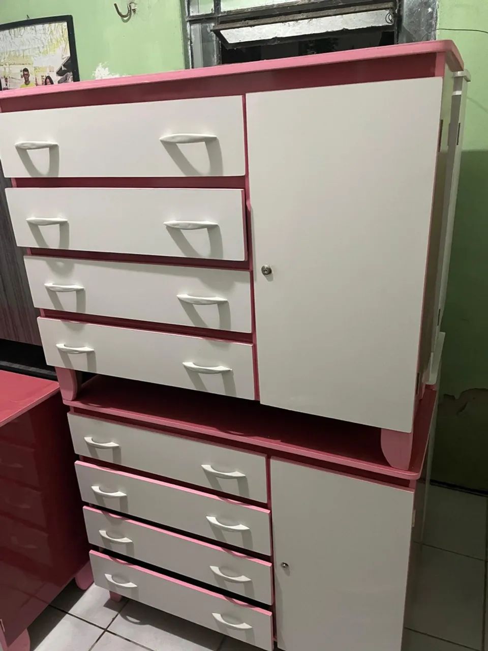 Guarda-Roupa com Cômoda Rosa e Branco