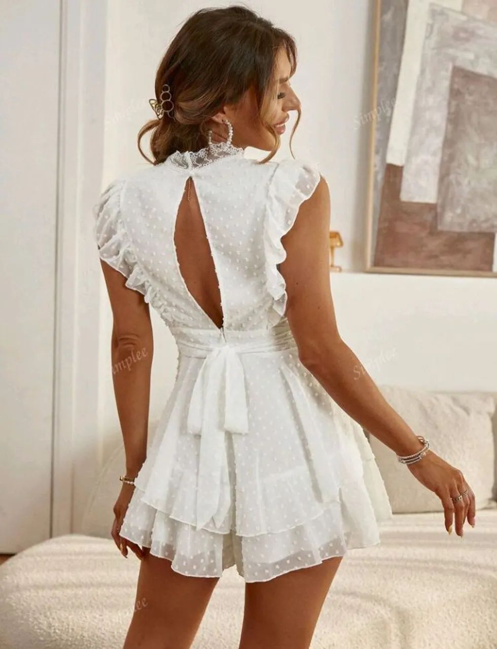 Macacão branco renda e babados - NOVO - SHEIN - P - Foto 2