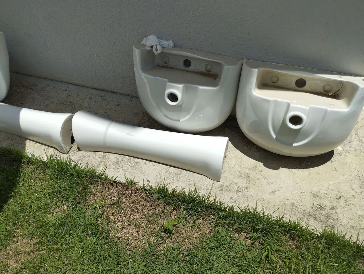 Cubas e pias para banheiro louça branca novas, cada conjunto 250,00