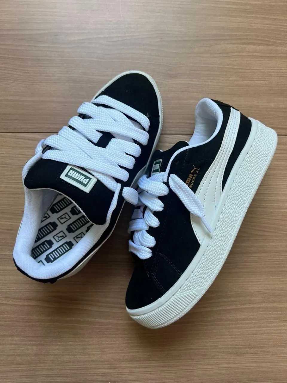 Tênis Puma Suede Clássico - Preto com Branco