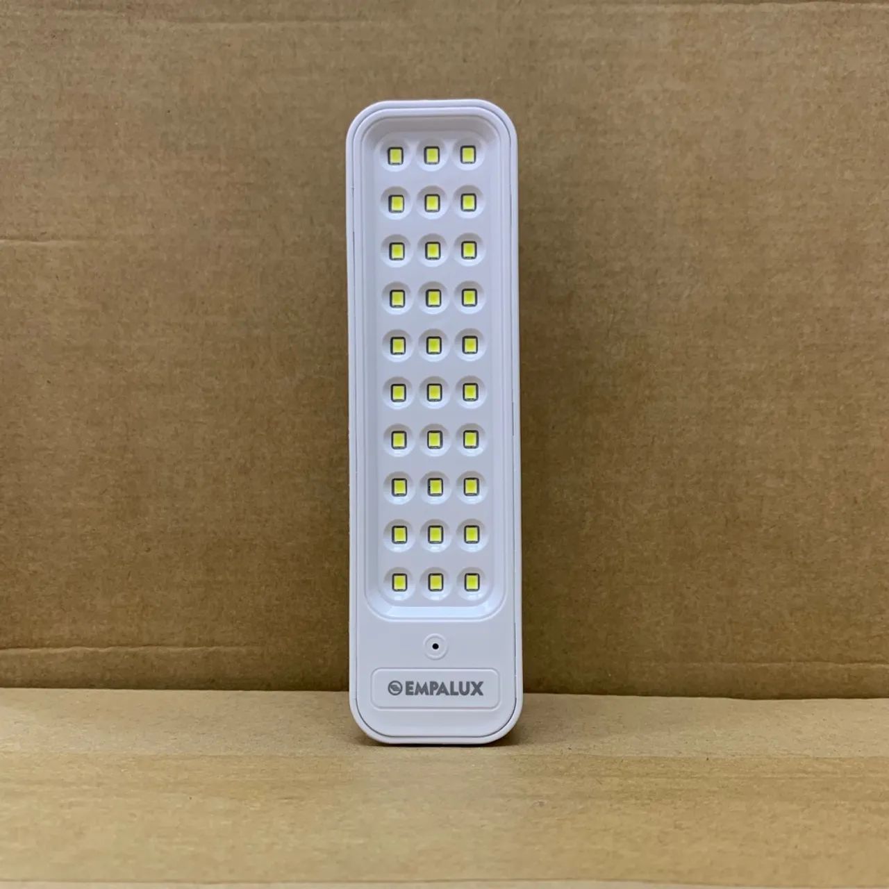 Luminária de Emergência LED - Foto 2