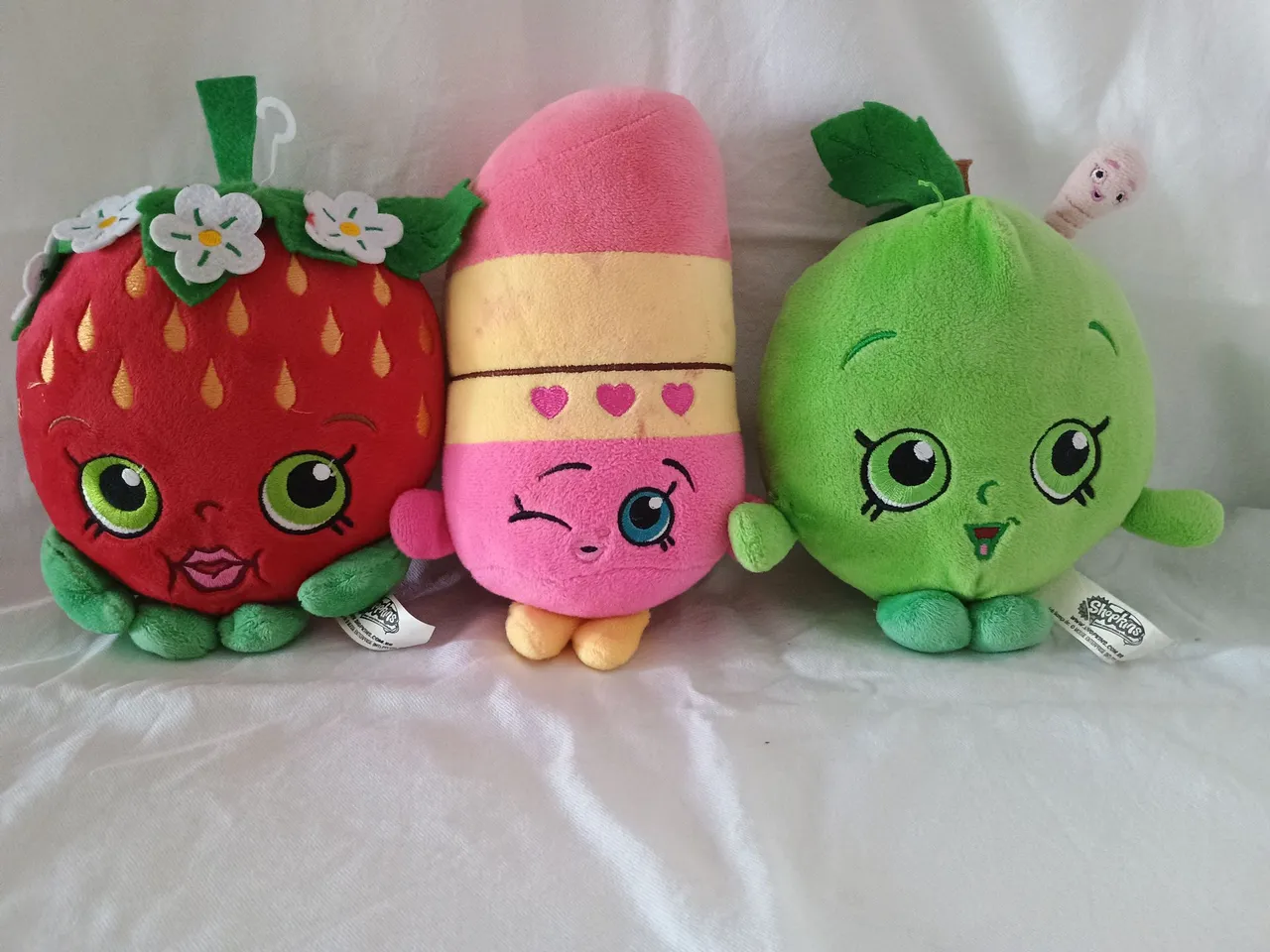 Trio de pelúcias shopkings