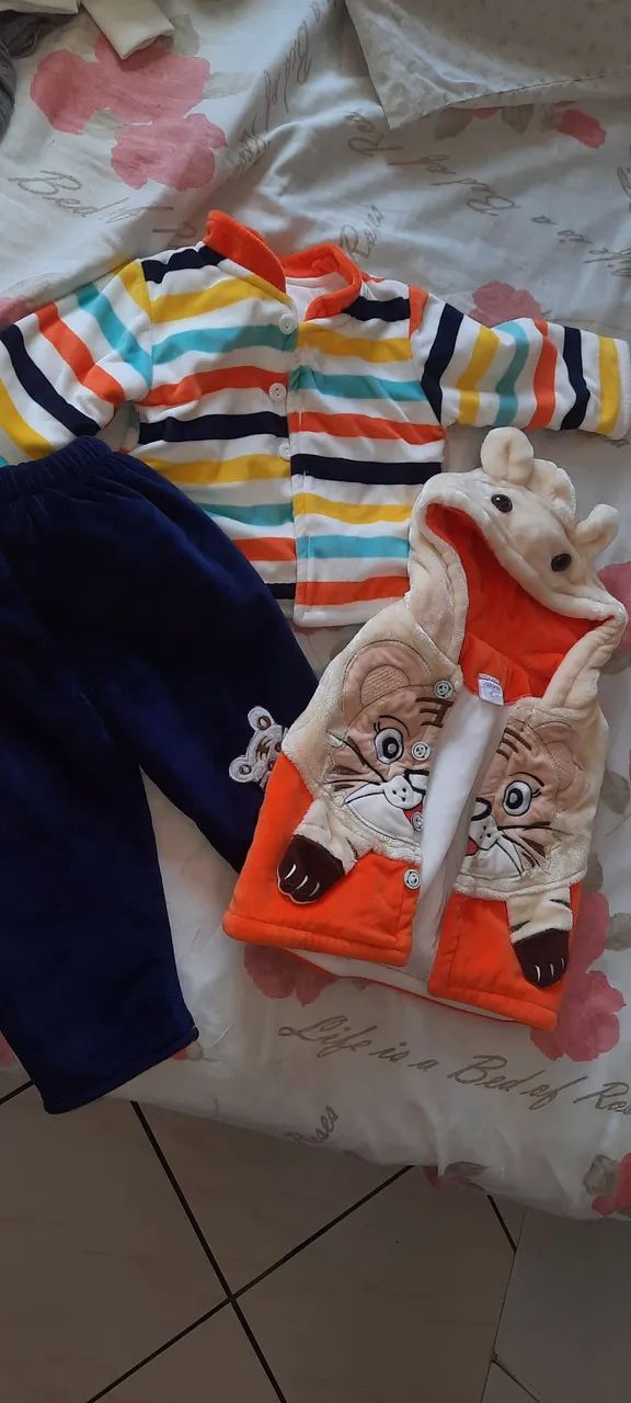 Conjunto de Roupas para Bebê - Blusa listrada, casaco de tigre e calça azul - Foto 2