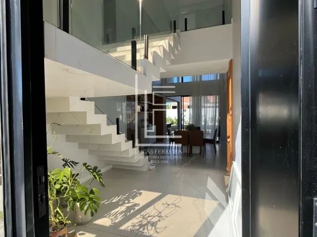 Belíssima casa com 5 suítes e 258m² em condomínio fechado na Massagueira - Foto 3