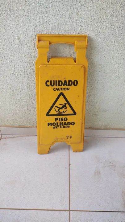 Placa piso molhado
