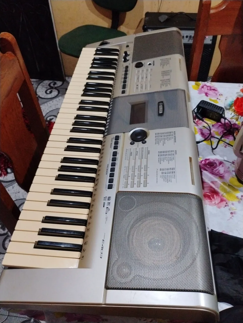 Teclado Yamaha E403