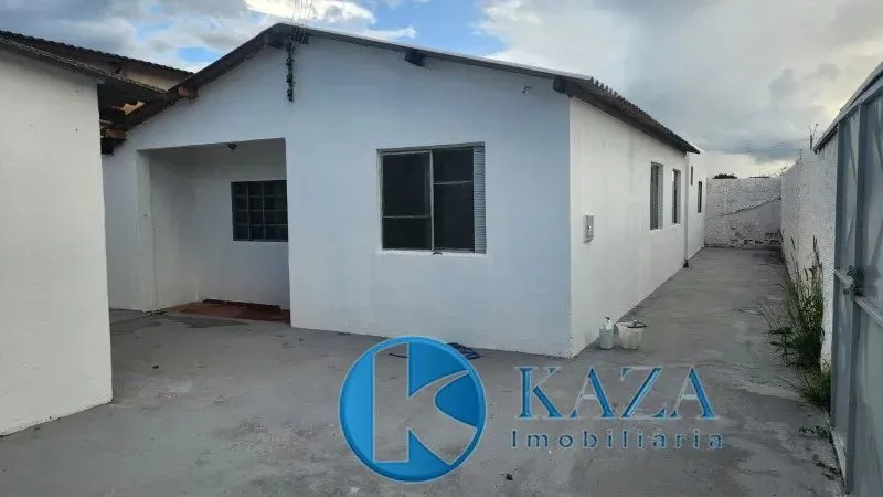 LOTE COM DUAS CASAS, SENDO 04 QUARTOS NA CASA PRINCIPAL E 01 QUARTO NA CASA SECUNDÁRIA E L