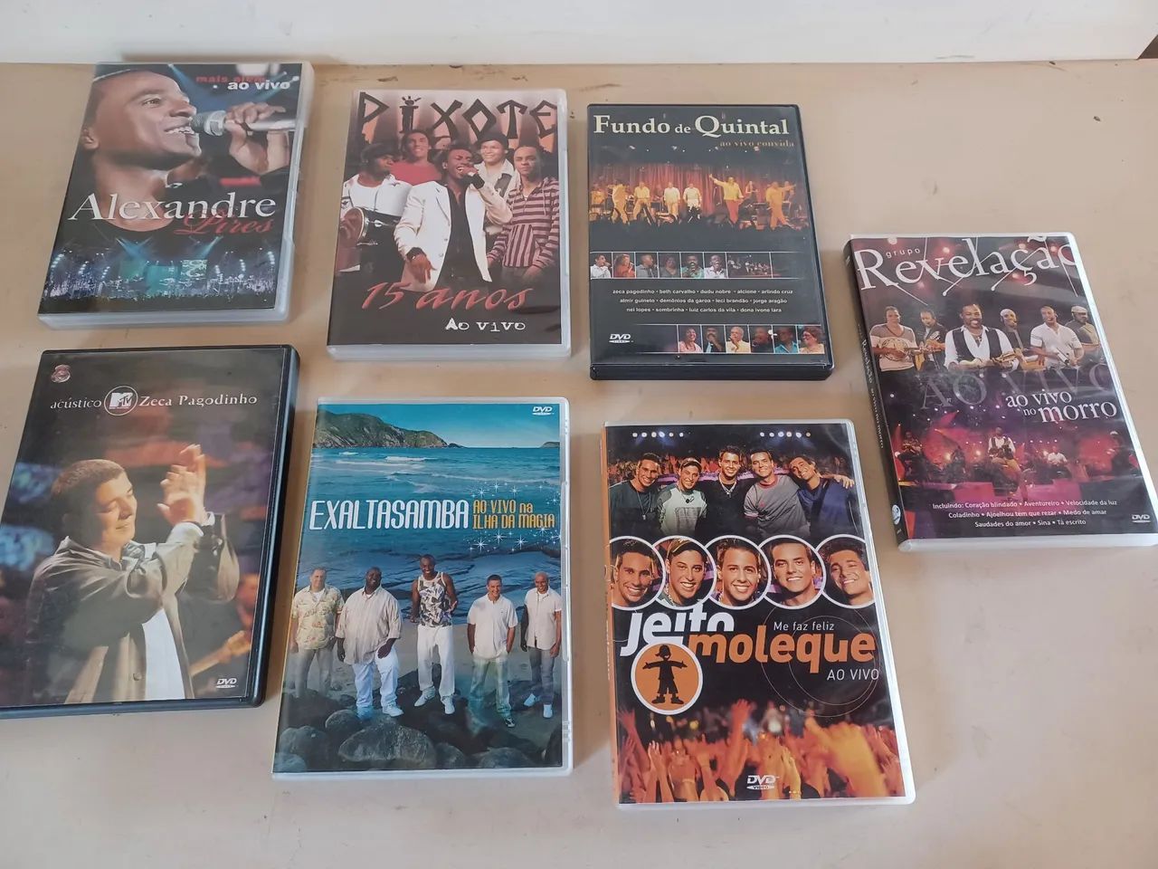 5 DVDs de Samba e Pagode  por 30 reais juntos.