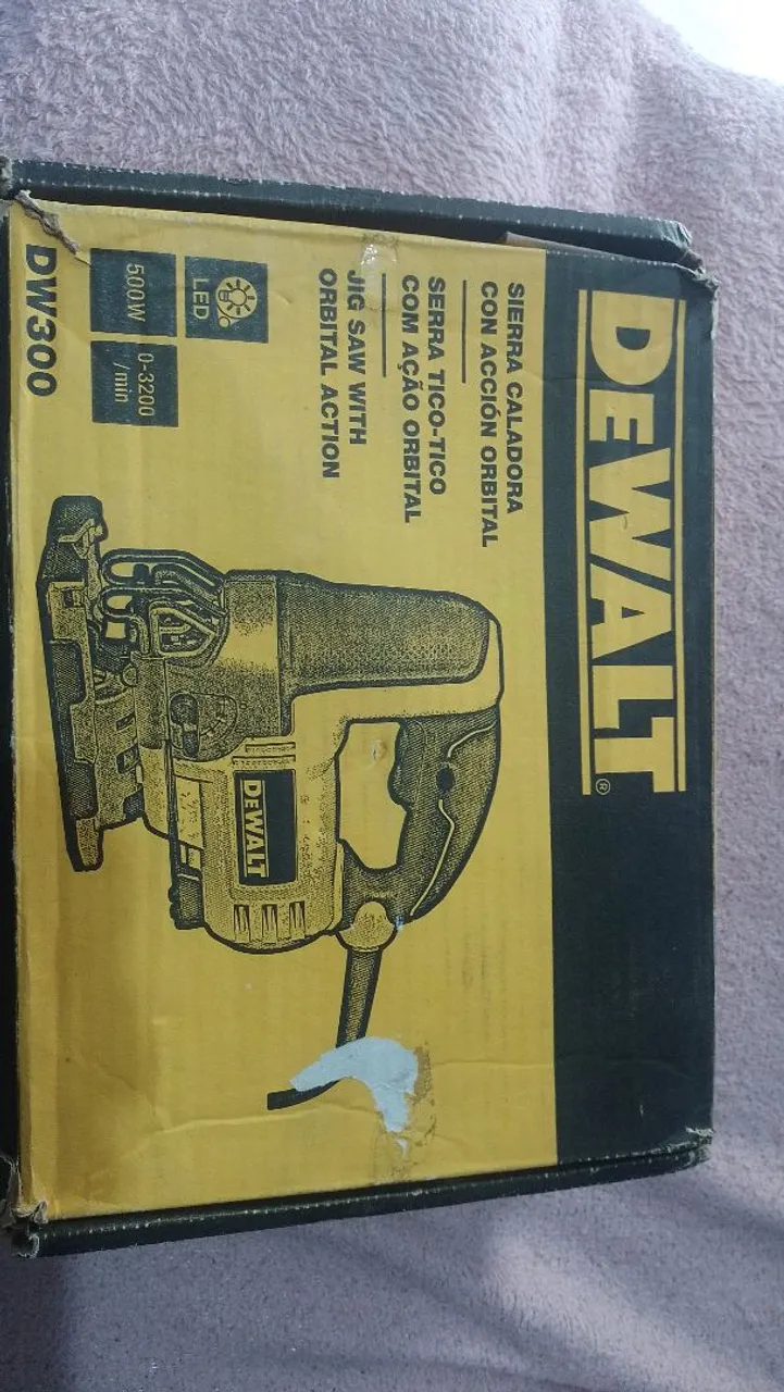 Serra Tico-Tico Dewalt DW300 com Ação Orbital.