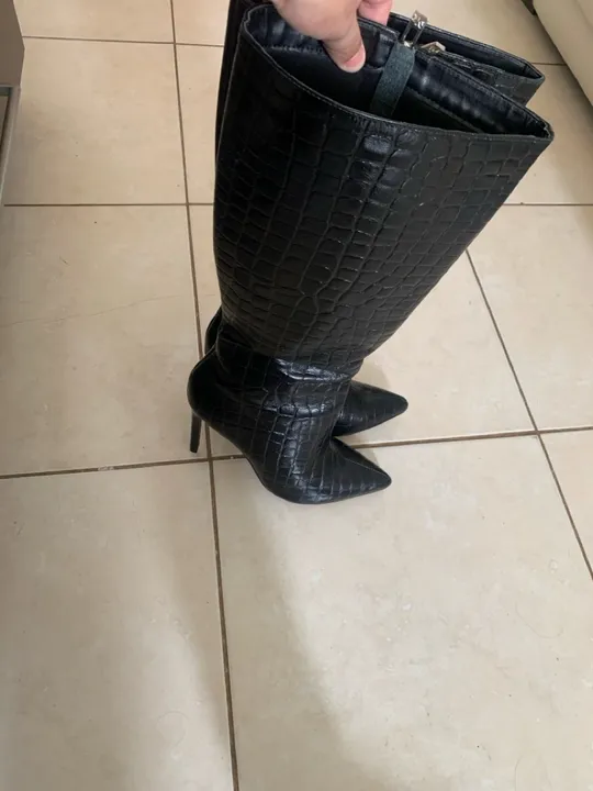 Botas de cano alto pretas Morena Rosa