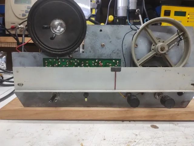 chassi de radio antigo