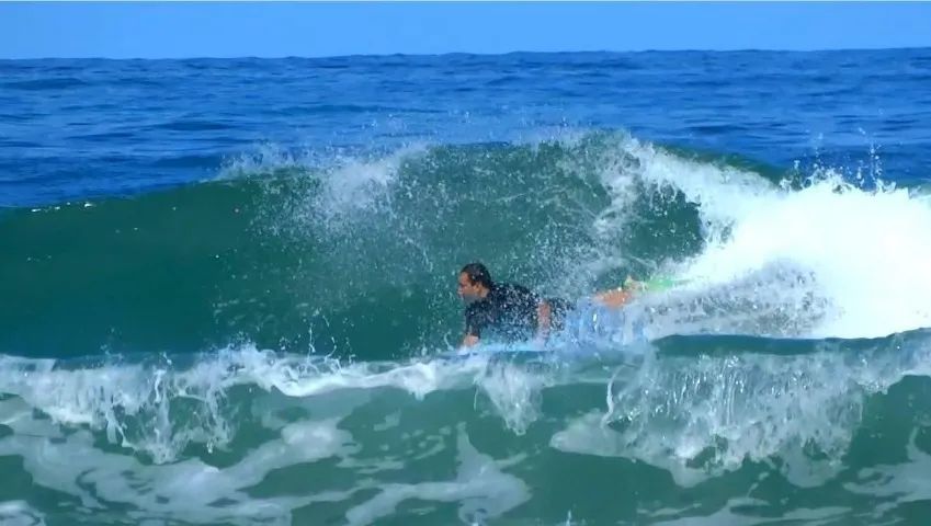 Bodyboard Genesis by Paulo barcellos, tamanho 42, praticamente nova, 2 stringers. - Foto 3