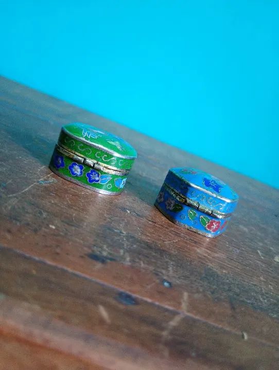 Antigo par de porta anel/ jóias em metal e cloisone <br><br>3 cm<br> - Foto 2