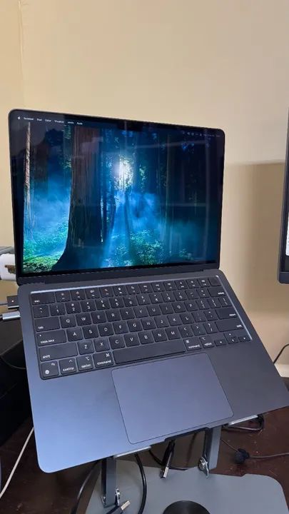 (1 Mês de Uso) MacBook Air 13.6 M3 | 16GB RAM | 256GB SSD | 11 Meses de Garantia Apple