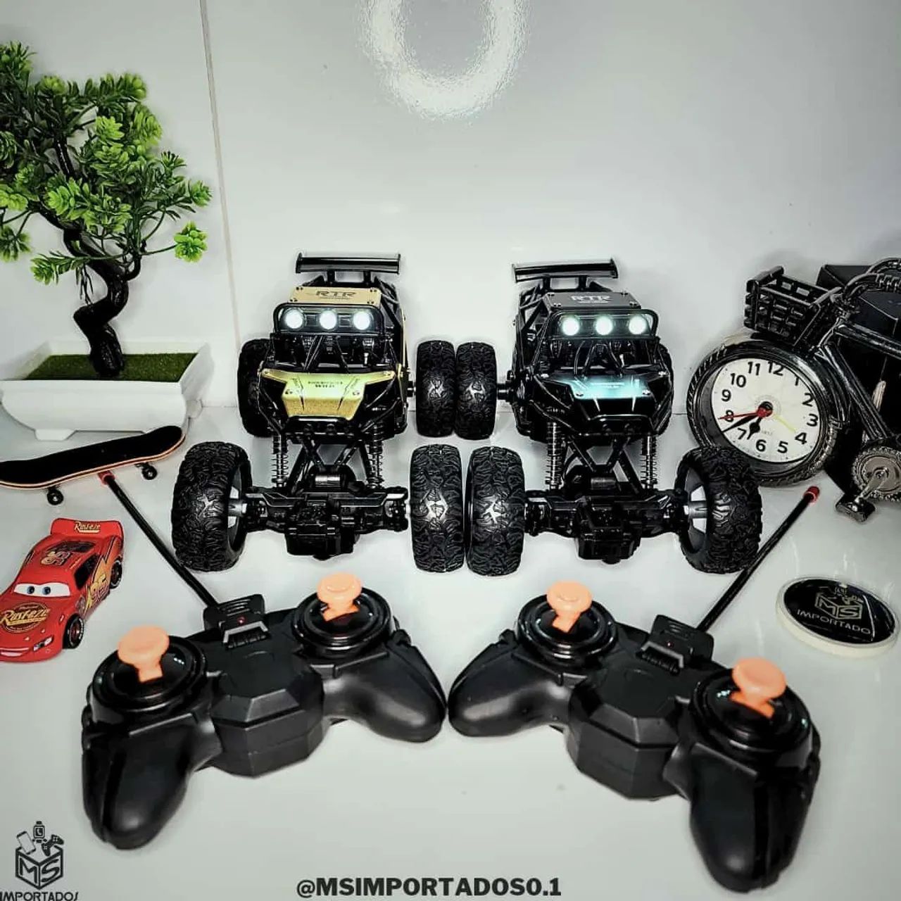 CARRO DE CONTROLE REMOTO OFF-ROAD COM LED, METAL