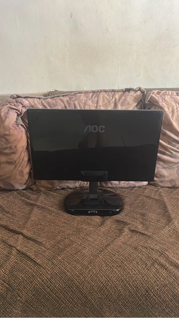 Monitor AOC com tela Roxa  - Foto 3