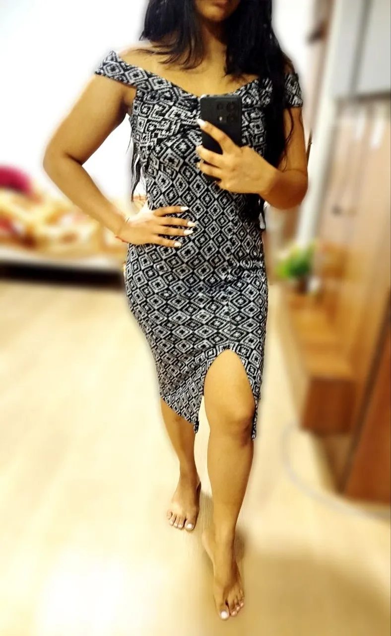 Vestido Midi elegante com Fenda Lateral Frontal