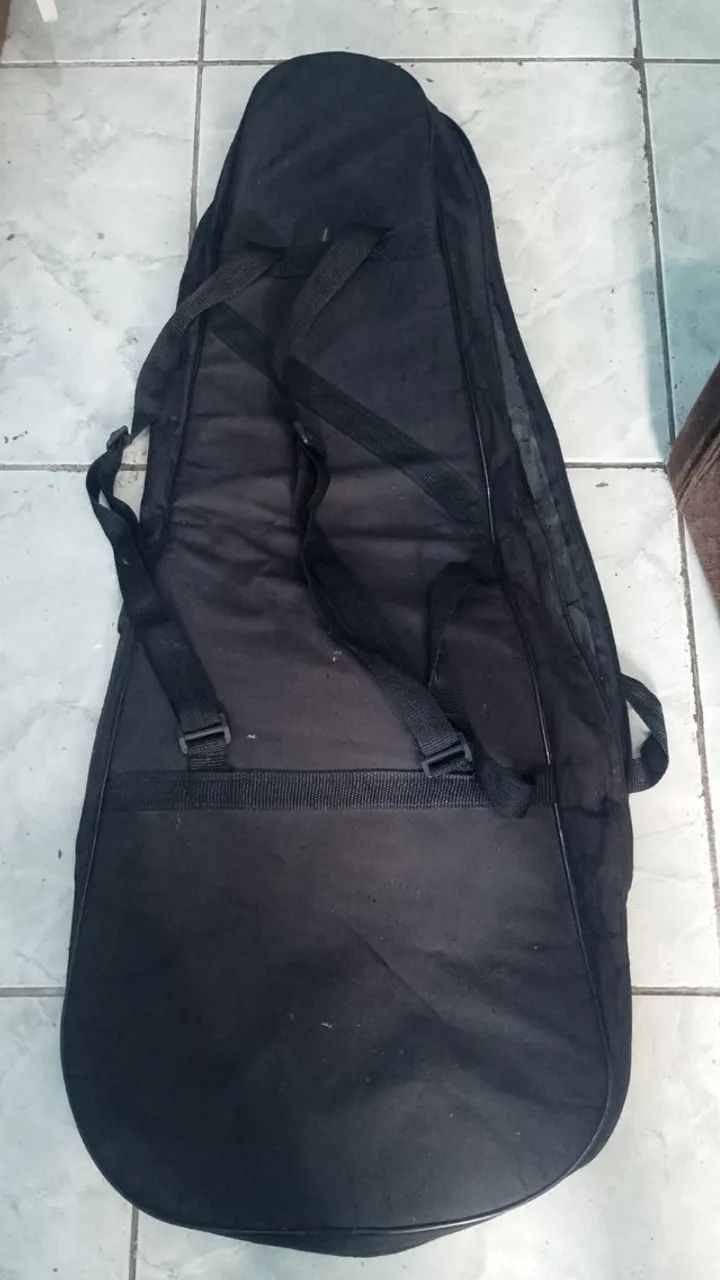 Capa para guitarra é violão
