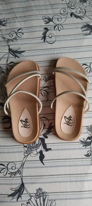 Vendo Sandália papete bege com tiras finas - Foto 2