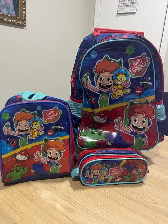 Kit escolar: mochila + lancheira + estojo