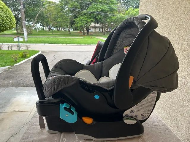 Bebê conforto Chicco com redutor de assento - Foto 2