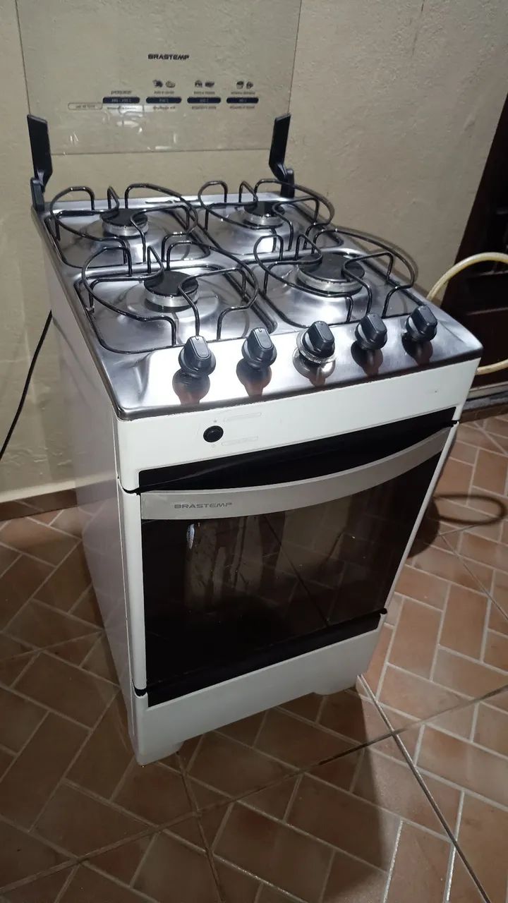 Fogão Brastemp semi novo acendimento automático !