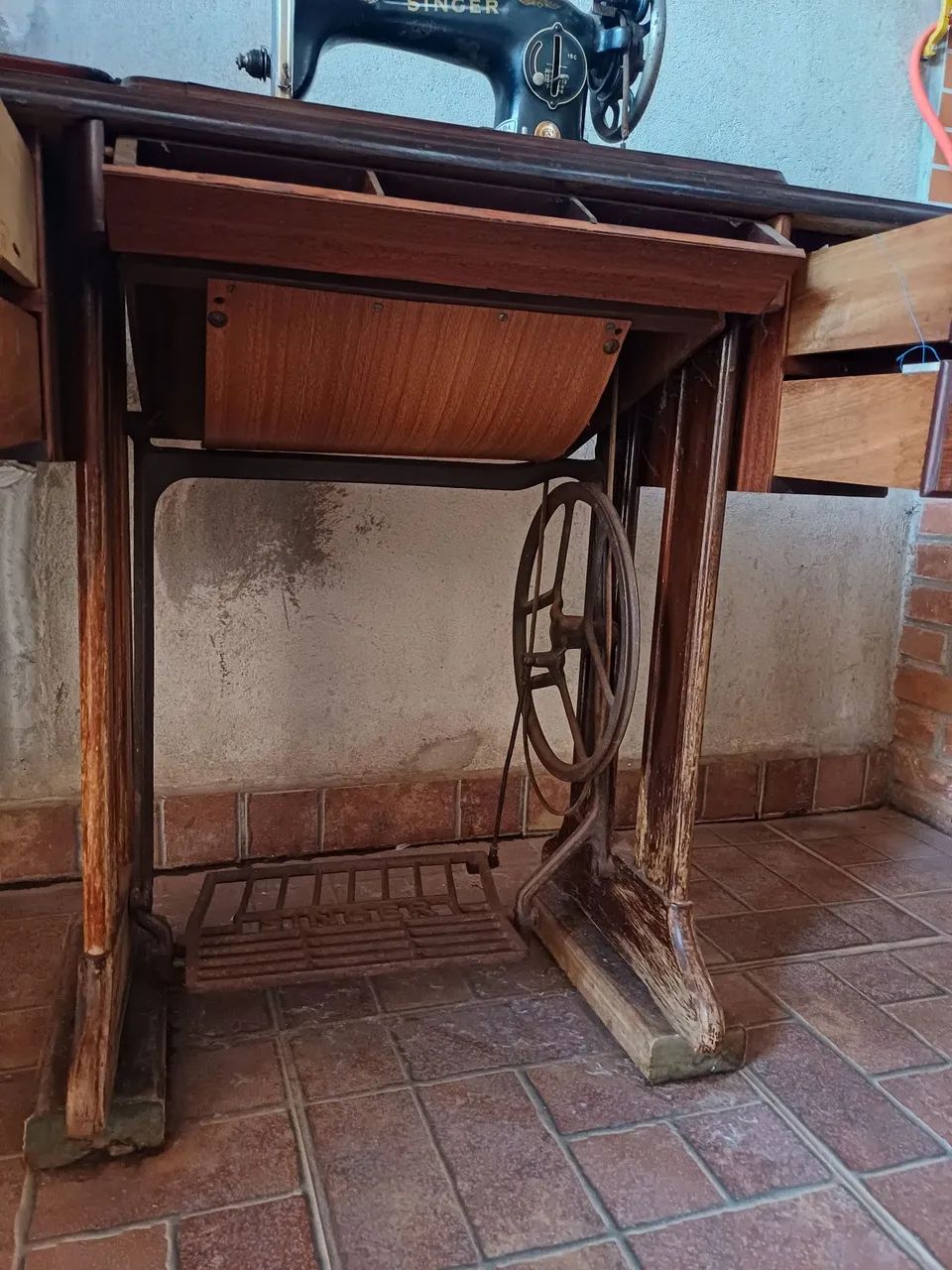 Maquina de costura antiga64187445285890124