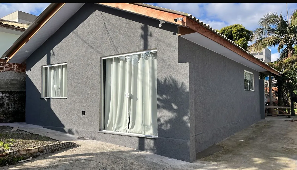 Vendo ou troco casa ampla