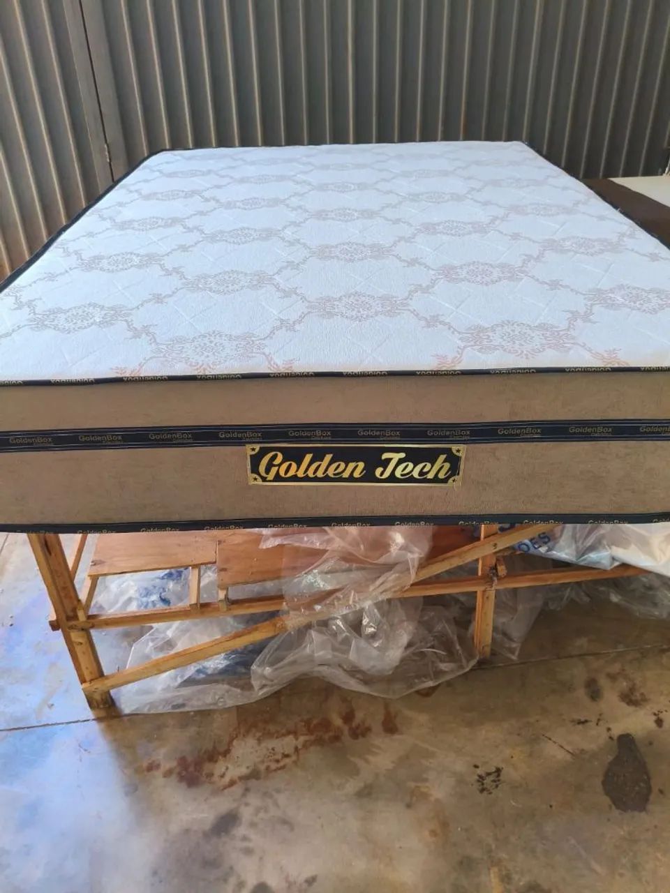 Colchão casal magnético com molas ensacadas Golden tech