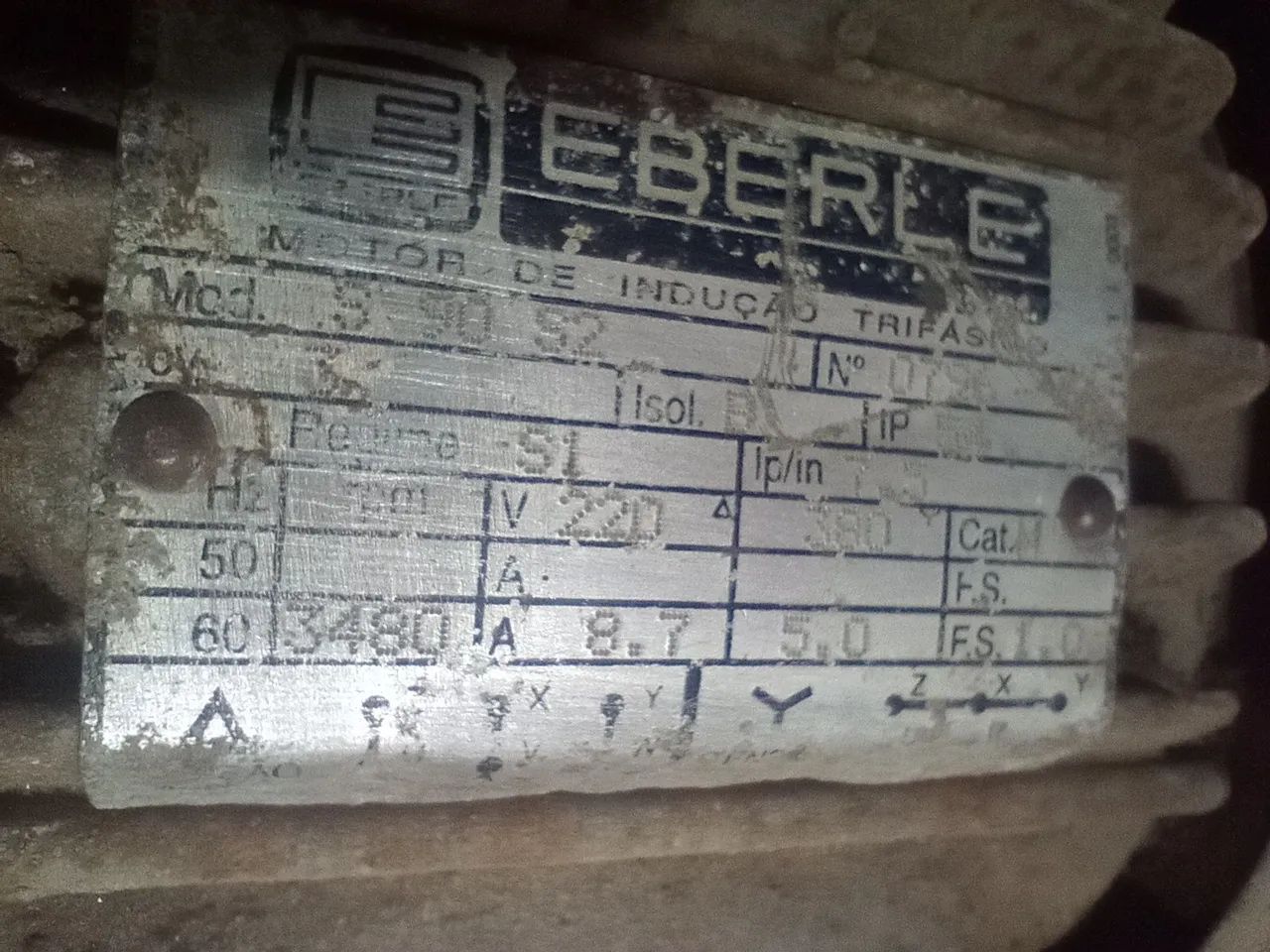 Motor trifásico de 3cv<br>Era usado em serra de bancada.<br>Está funcionando perfeitamente. - Foto 2