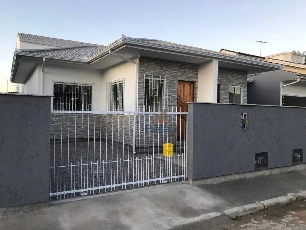 Casa com 2 dormitórios para alugar, 50 m² por R$ 2.791,67/mês - Centro - Palhoça/SC