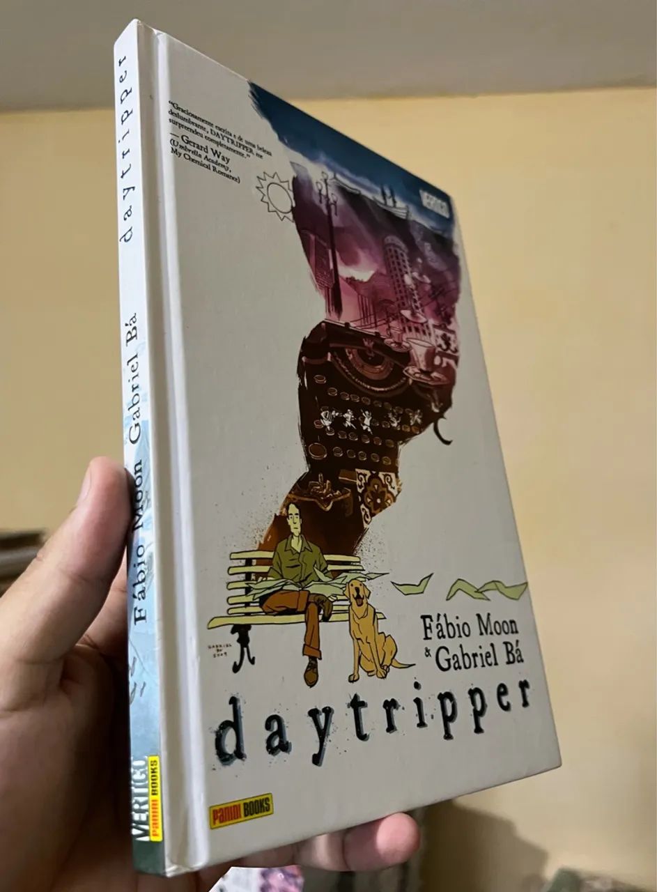 Daytripper Livro por Fábio Moon e Gabriel Bá capa dura  - Foto 3