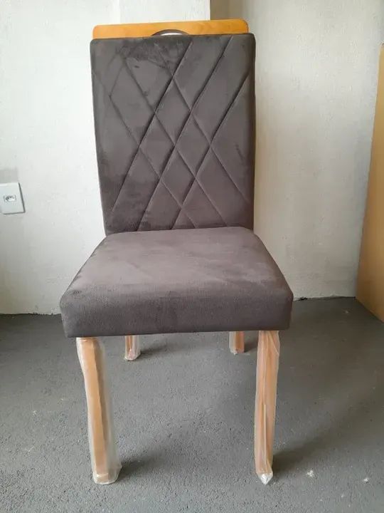 Nova cadeira em estoque .