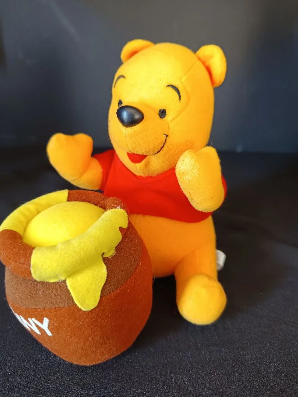 Urso Pooh Pelúcia com Pote de Mel