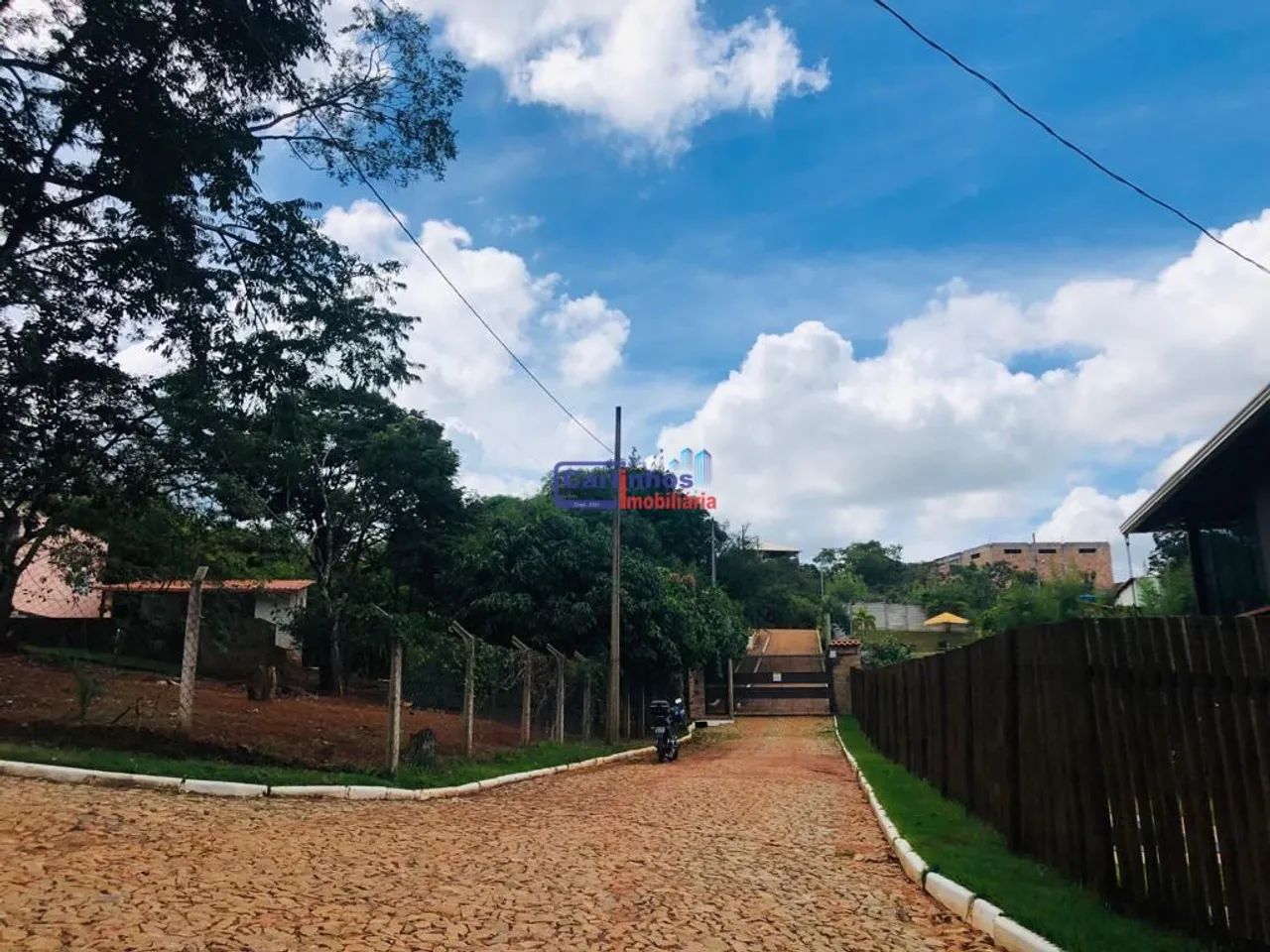 Terreno no Condomínio Recanto dos Pássaros com área de 1.000m².