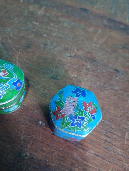 Antigo par de porta anel/ jóias em metal e cloisone <br><br>3 cm<br> - Foto 6