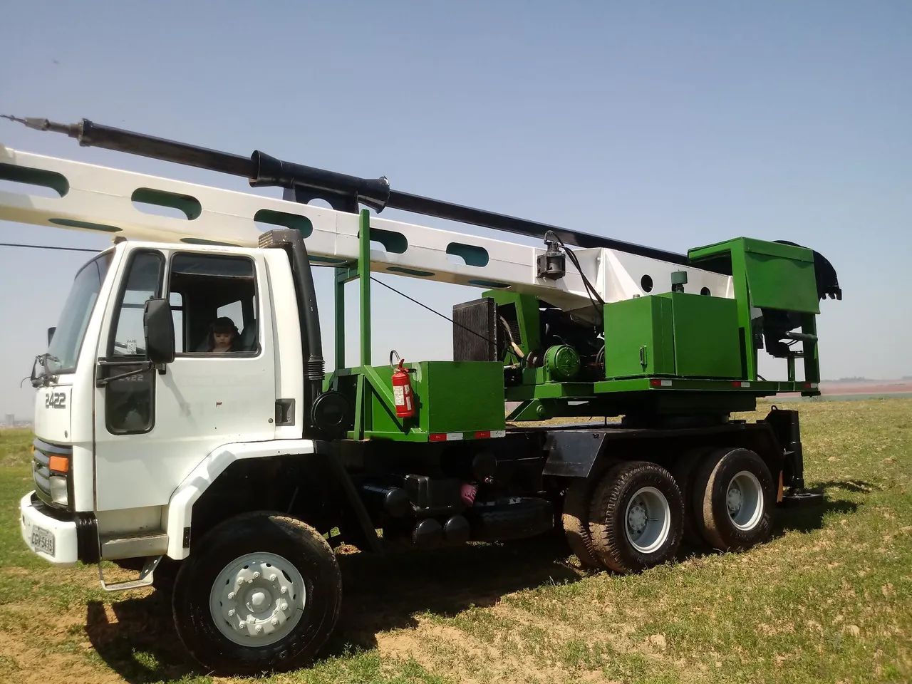 Caminhão traçado Perfuratriz  - Foto 4