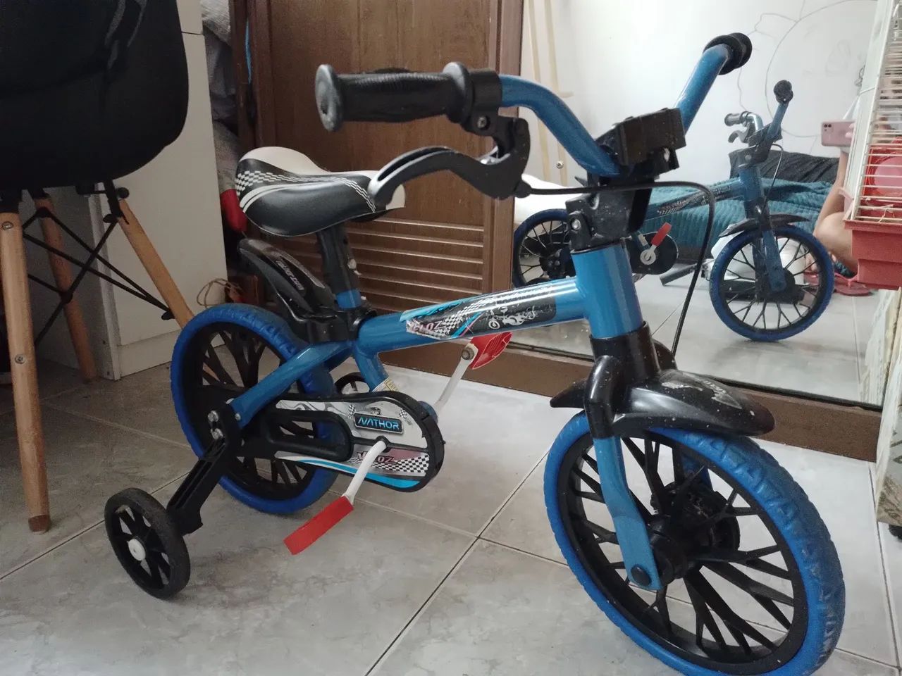 Bicicleta infantil com rodinhas em estado excelente