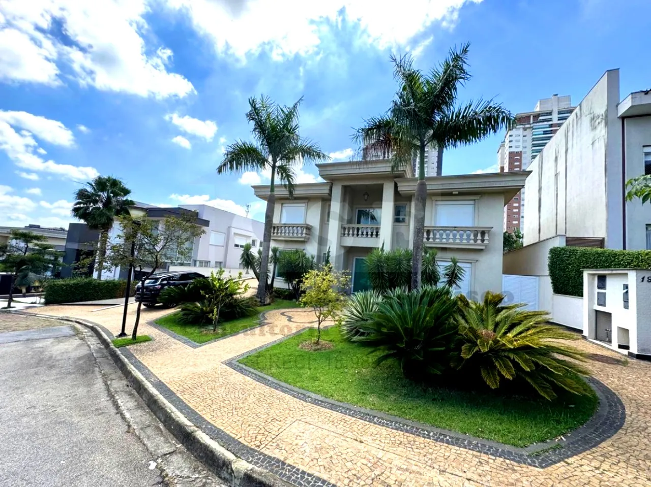 Luxuosa Casa em Condomínio na Vila São Francisco, São Paulo-SP: 4 quartos, 4 suítes, 3 sal