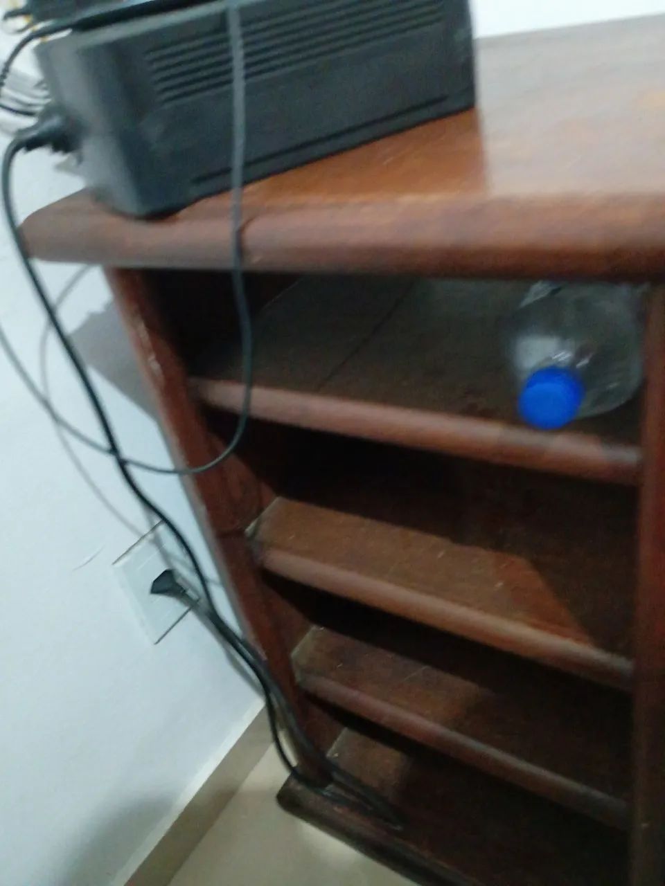 Mesa de escritório de madeira com gavetas - Foto 5