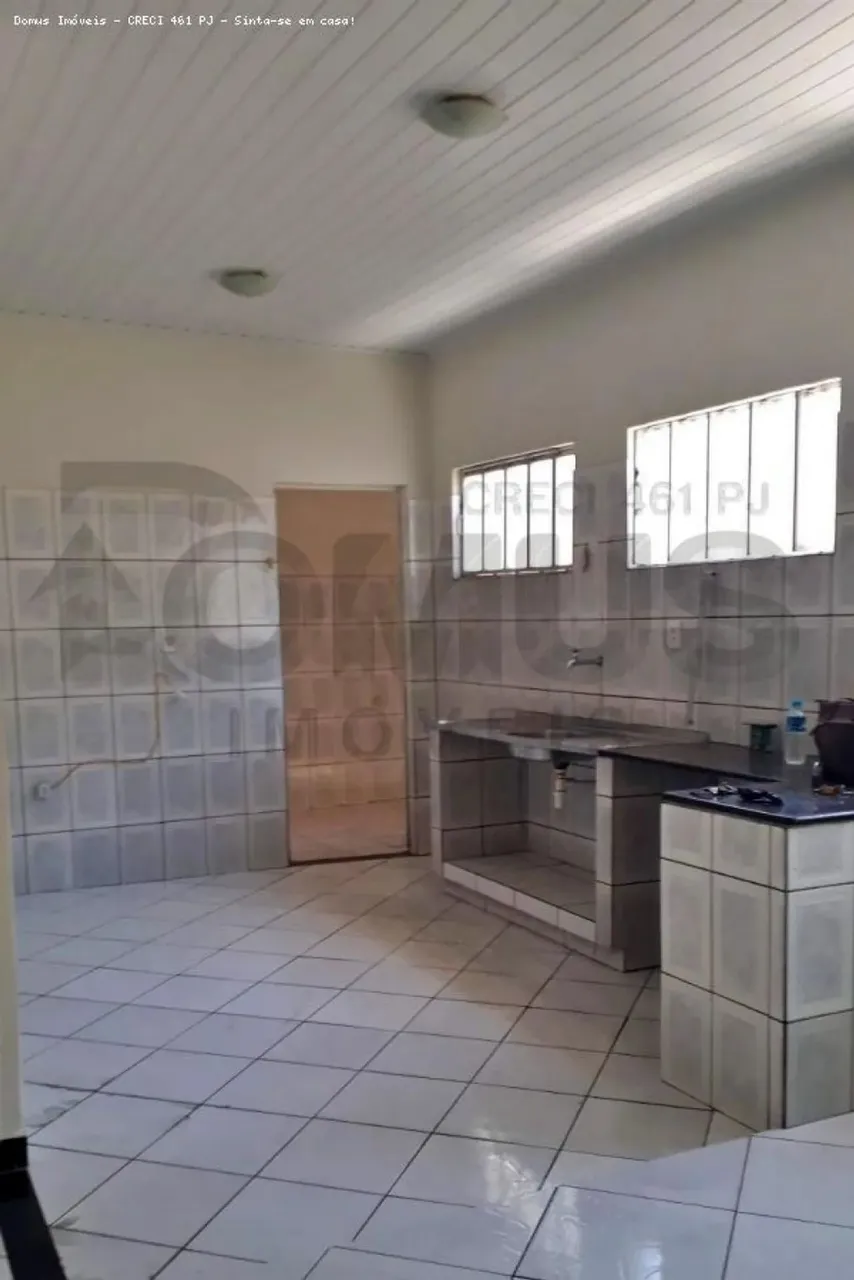 Casa localizada no Bairro Bugio com 3 Quartos, Quintal e Área de Serviço